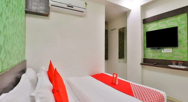 OYO 15581 Hotel Rajshree, Забронировать Отель Ахмадабад штат Гуджарат