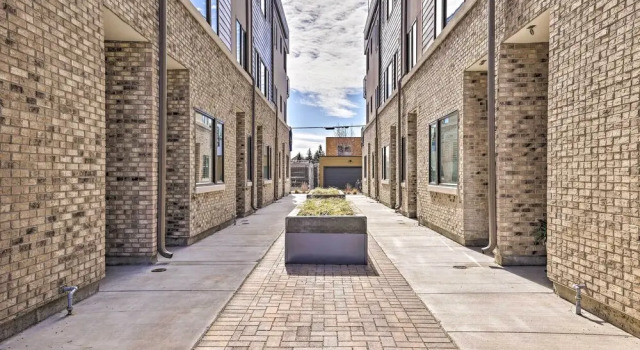 Boise Townhome w/ Rooftop Deck, 2 Mi to Downtown!