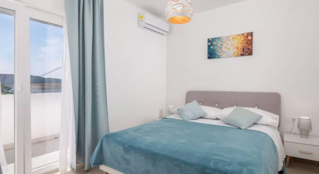 Simicic (RAB161), Prenota Hotel Hotel a Isole Quarnerine con parcheggio, Parcheggio