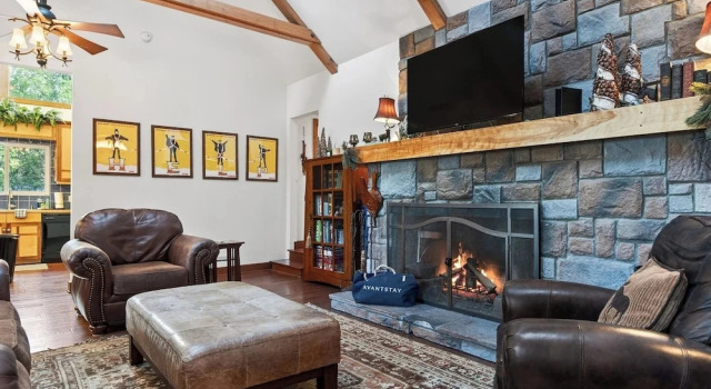 Holiday Lake Cabin by Avantstay Large Deck + Cozy Fireplace + Near Arrowhead Village