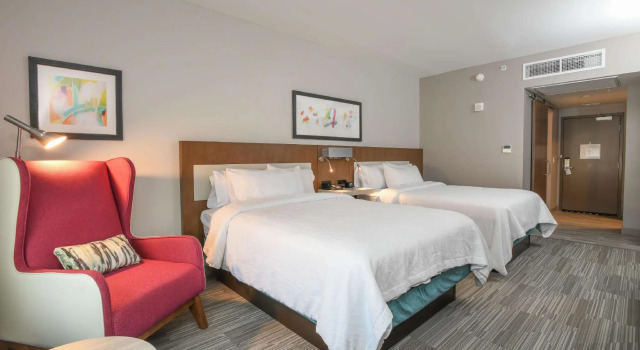 Четырёхместный номер Standard Hilton Garden Inn Cincinnati Midtown
