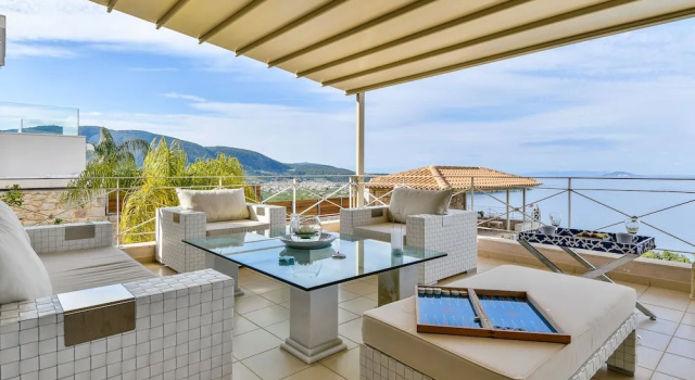 Villa Villa with Striking views over the infinity Pool