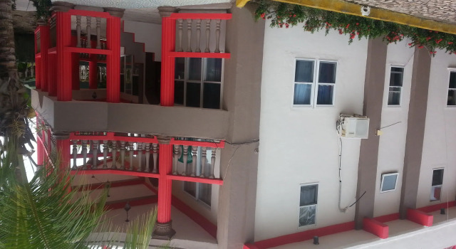 La Delphina B&B Bar and Grill Hotel, Book Bed and Breakfast Hoteller i La Ceiba med pool, Swimmingpool