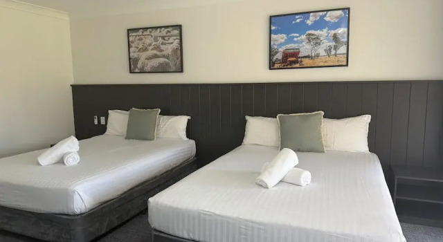 Четырёхместный номер Superior Club Inn Motel