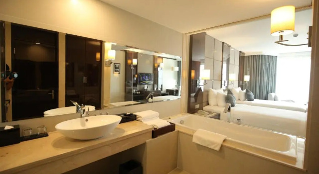Двухместный номер Standard с красивым видом из окна Central Luxury Hạ Long Hotel