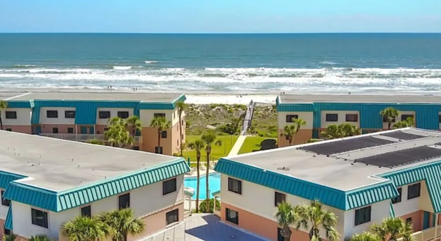 Oceanfront Oasis Steps From St Augustine Beach, Rezerwuj Apartament Hotele w Saint Augustine Area z parkingiem, Parking