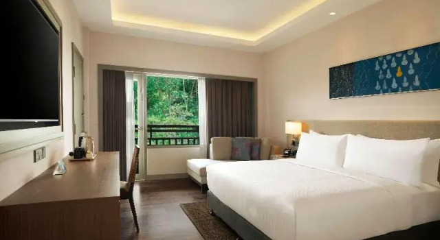 Семейный номер Standard с балконом и с видом на сад DoubleTree by Hilton Damai Laut