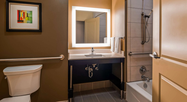 Четырёхместный номер Standard Best Western Plus University Inn