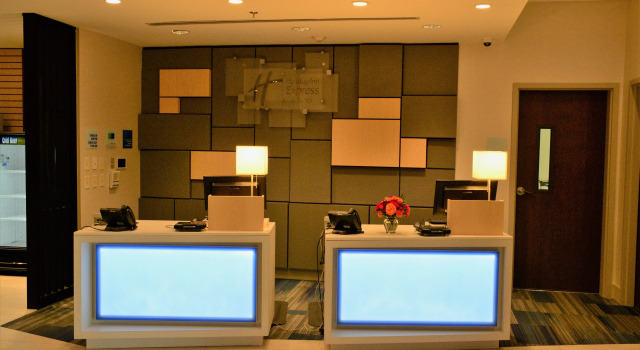 Holiday Inn Express & Suites Lexington Park California, an IHG Hotel, Buchen Sie Hotel Lexington Park Maryland