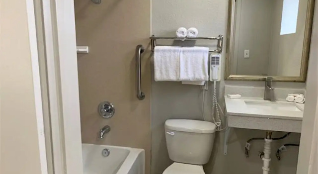 Четырёхместный номер Superior Red Roof Inn Tucson Downtown - University