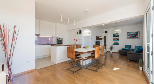 Penthouse with roof terrace, Забронировать Отель Отели Задар с парковкой, рядом с Пляж Коловаре, Парковка