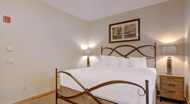 Ski-in 2br  W/luxe Decor Steps To Winter Activities 2 Bedroom Townhouse by RedAwning