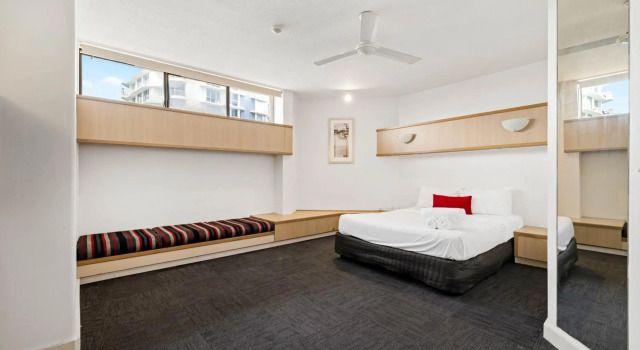 Tiki Hotel Surfers Paradise