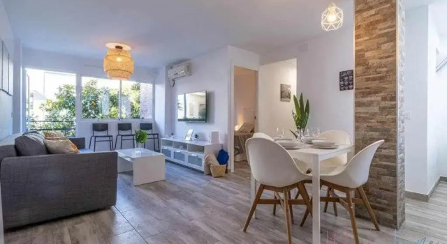 Apartamento 1 en Estadio del Sevilla, 3 habitaciones,4 camas y metro