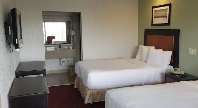 Четырёхместный номер Standard Budget Inn