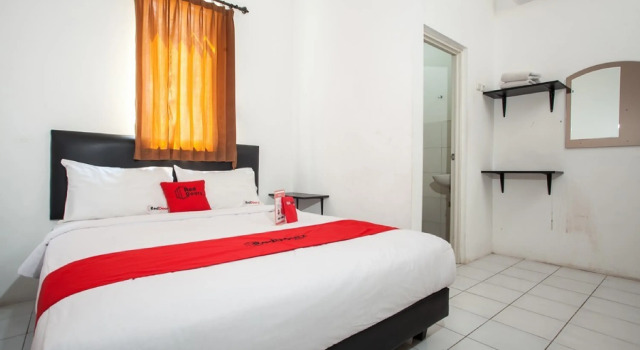 RedDoorz Plus near Galaxy Mall