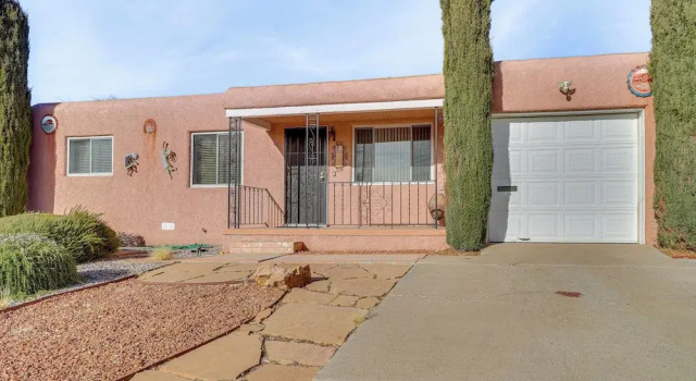 Коттедж 2 Mi to UNM Campus: Home in Quiet Area of ABQ