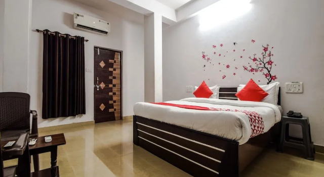OYO 18738 Hotel Saniya, Забронировать Отель Отели штата Раджастхана с парковкой, Парковка