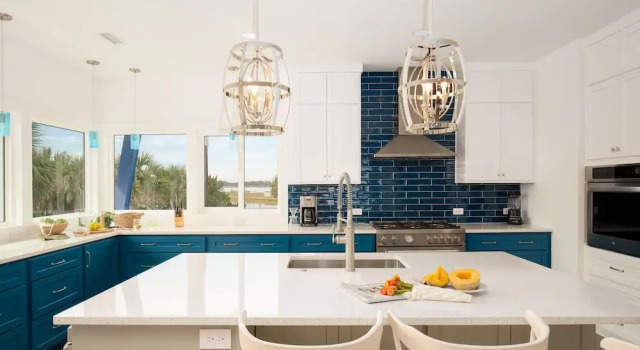 Коттедж Ocean's Eye by Avantstay Beach Front Home w/ Roof Top, Pool & Putting Green!