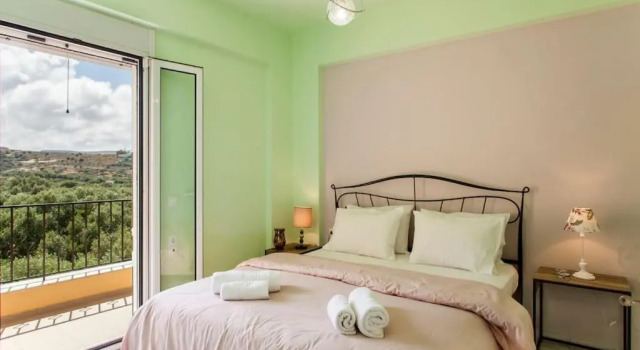 Апартаменты Olive grove with sea view, 20' walk to the beach