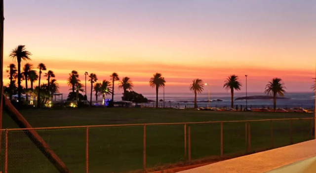 Апартаменты Camps Bay Beach Apartment