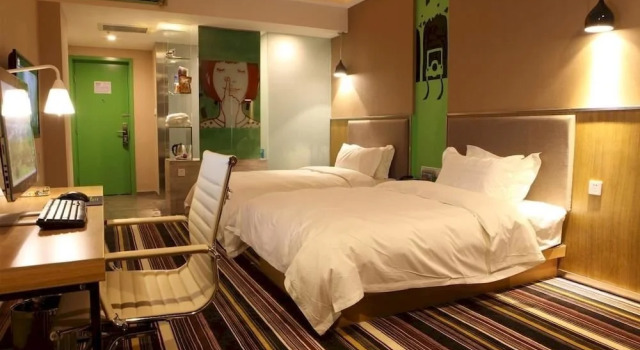 Ningxiang V8 Theme Hotel, Book Hotel Ningxiang Hunan