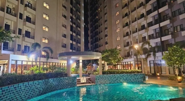 Steps to SM Bicutan w/Balcony/ Near Airport/D+/ FLX/ Karaoke/ Wifi