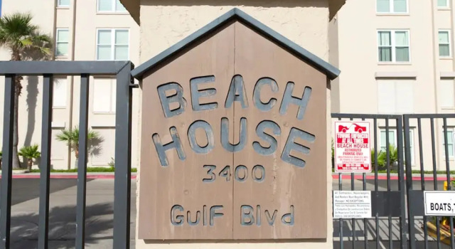 Beach House Condominiums by Padre Island Rentals, Buchen Sie Hotel Hotels in Padre Island mit Pool, Schwimmbad