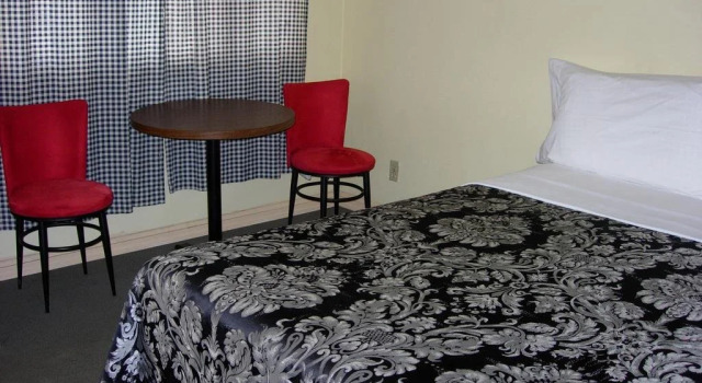 Century 2 Motel, Varaa Motelli Hotellit Southern Alberta pysäköinnillä, Pysäköinti