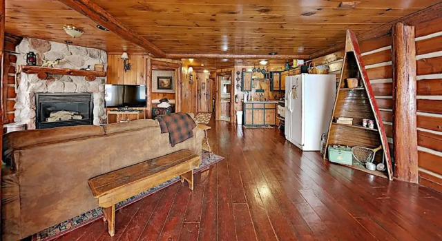 Grand Pines Cabin Number 2, Book Hotel 3-stjernede hoteller i Cable, 3*