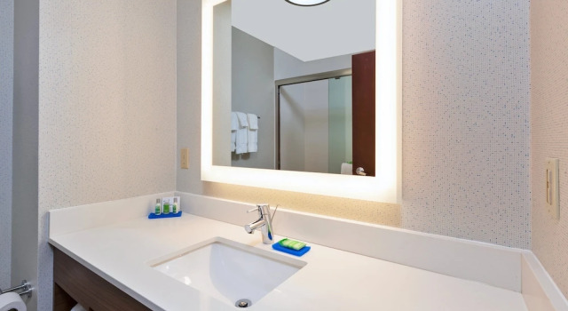 Люкс c 1 комнатой Holiday Inn Express Hotel & Suites Cleveland - Richfield by IHG