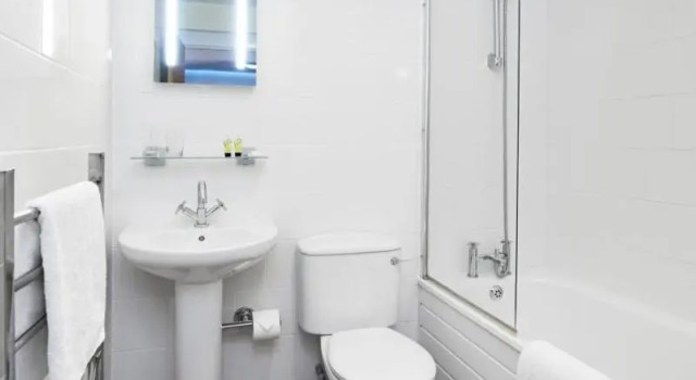 Одноместный номер Classic The Bridge House; BW Signature Collection