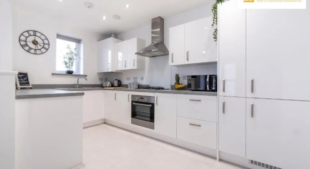 Апартаменты Large 2bed Central Apartment inc Free Parking by Klarok Accommodation Ltd