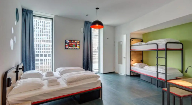 Кровать в общем номере (женский номер) MEININGER Hotel Amsterdam Amstel