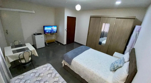 Agradable dormitorio en suite con estacionamiento privado