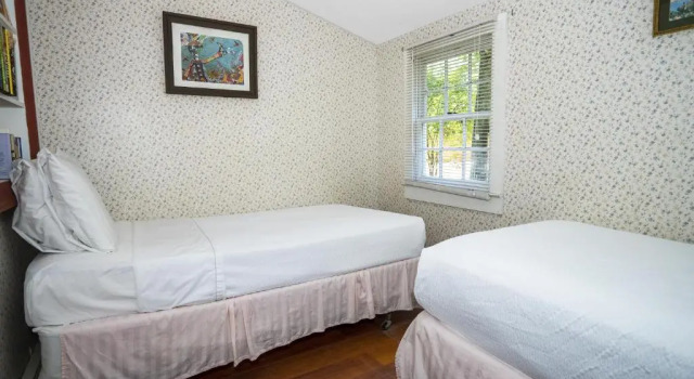Коттедж с 3 комнатами Hamptons Vacation Inn