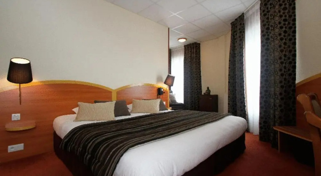Трёхместный номер Standard Hotel Kyriad Lamballe