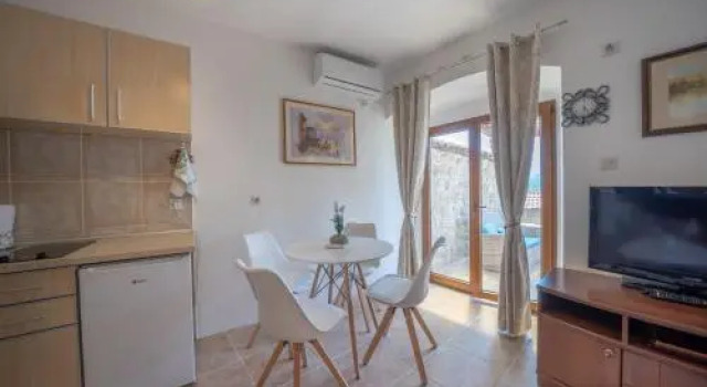 Apartments Franovic, Book Lejlighed Hoteller i Kotor Riviera med parkering, Parkering