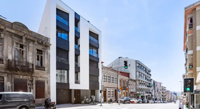 Camões Downtown with Parking