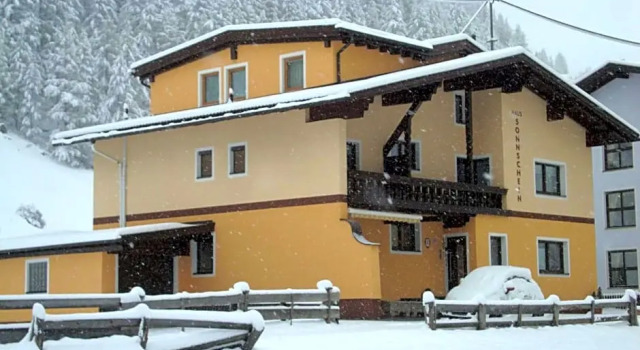 Haus Sonnschein, Prenota Hotel Hotel a Tirolo con parcheggio, Parcheggio
