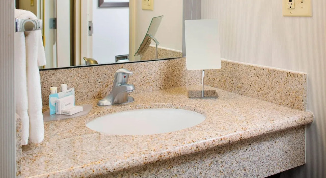 Люкс c 1 комнатой Courtyard by Marriott Richmond Airport