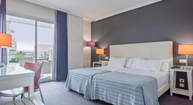 Трёхместный номер Standard Hotel Balneario Playa de Comarruga