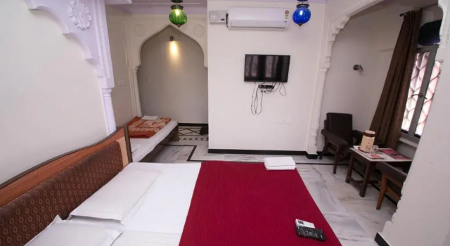 Трёхместный номер Superior Hotel Kalyan