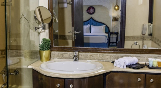 Suite Saraya Corniche Hotel