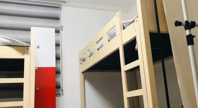 Кровать в общем номере (мужской номер) Orange Guesthouse - Hostel