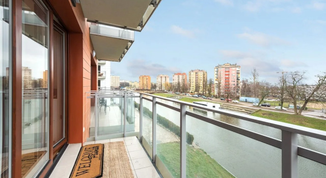 Семейные апартаменты с 2 комнатами с балконом и с видом на реку Flatbook City Center SPA  Chmielna 73