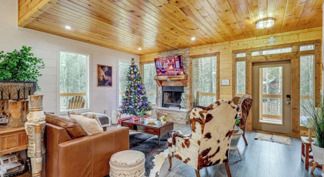 Close to Hiking & Attractions: Smoky Mtn Cabin