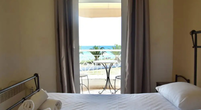 Stunning Beachfront Villa for Rent, Book Villa Sithonia Macedonia