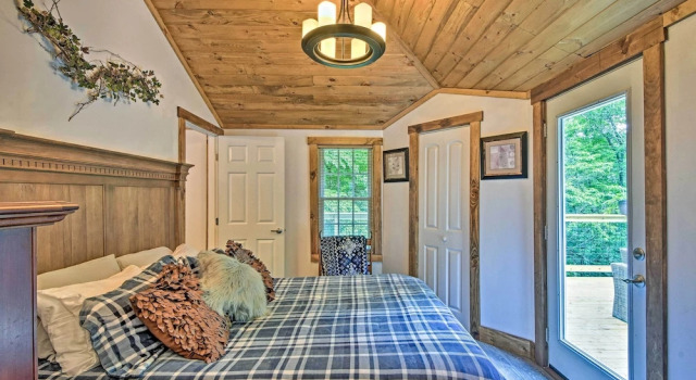 Коттедж 3 Mi to Downtown: Renovated Highlands Cottage
