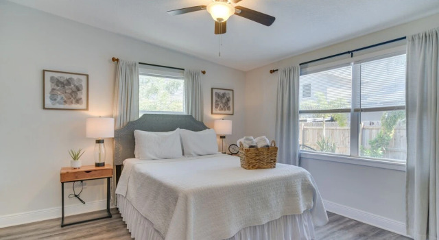 Tampa Vacation Rental ~ 4 Mi to Downtown!, Rezerwuj Dom wakacyjny Hotele w Tampa z parkingiem, Parking